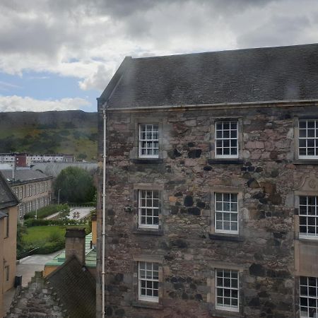 Apartamento Canongate - Spacious And Historic 2 Bed Flat On Royal Mile Edimburgo Exterior foto